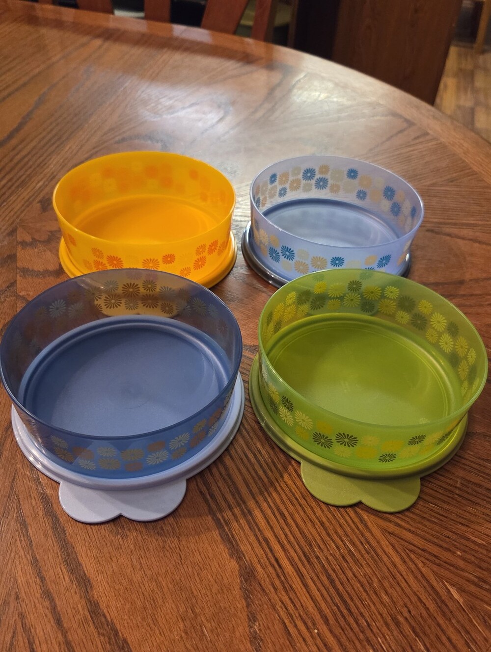 TUPPERWARE 3 CUP BIG WONDERS BOWLS/4